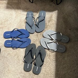 Brand new size 7 Old Navy flip flops